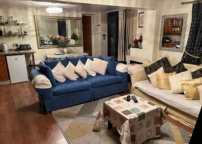 2 Bedrooms Bell Cottage