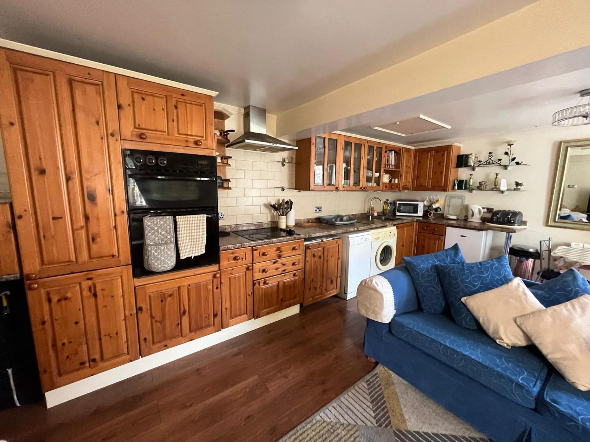 2 Bedrooms Bell *