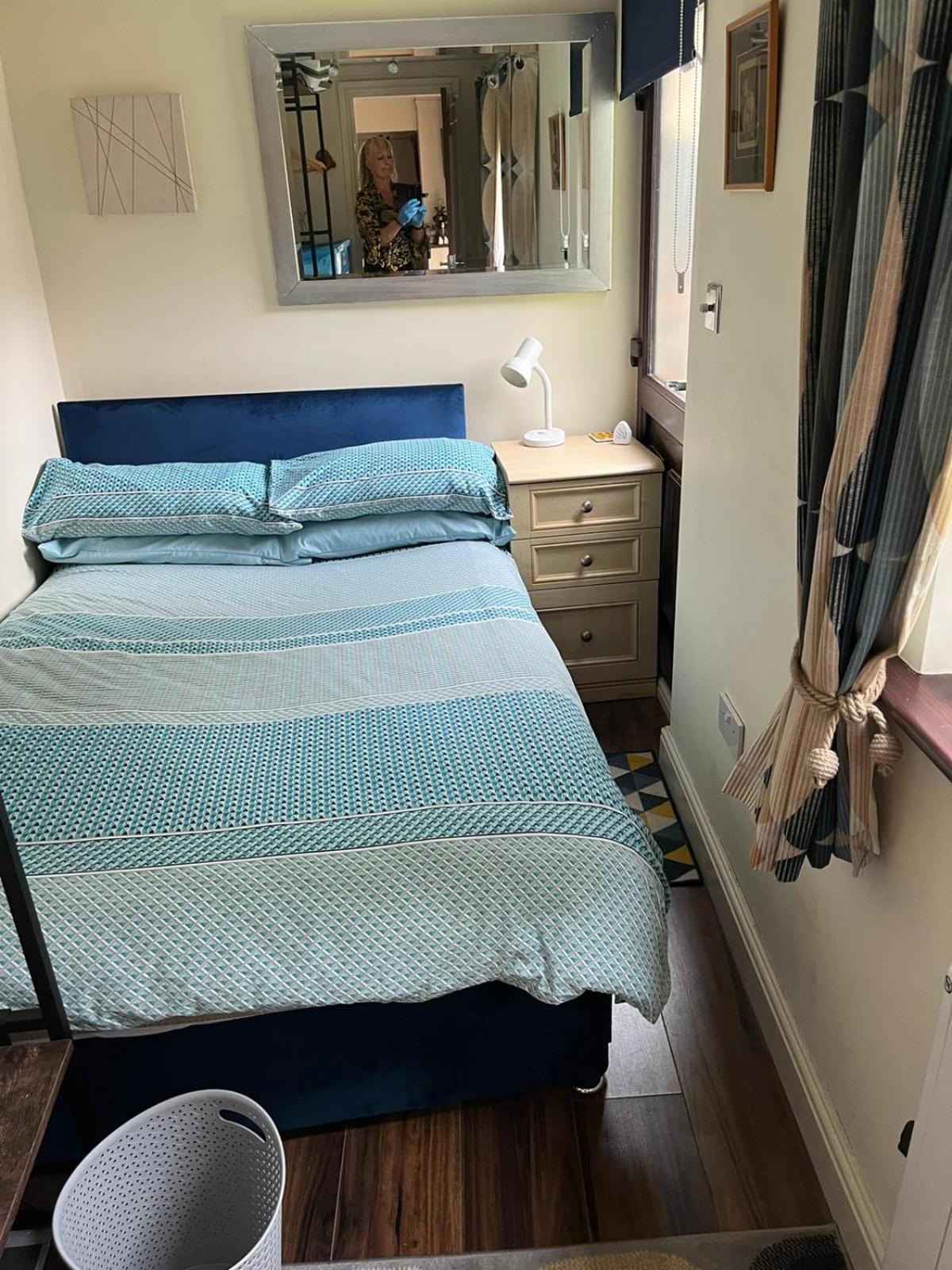 2 Bedrooms Bell