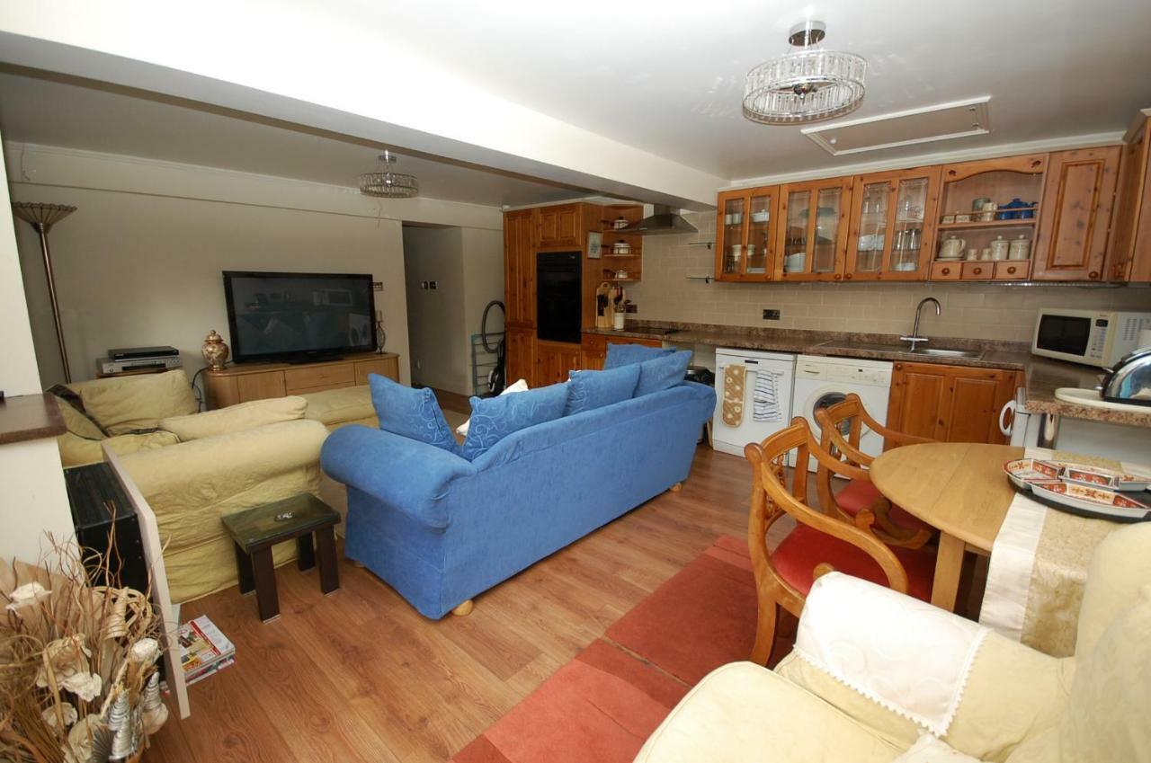 2 Bedrooms Bell Holiday home
