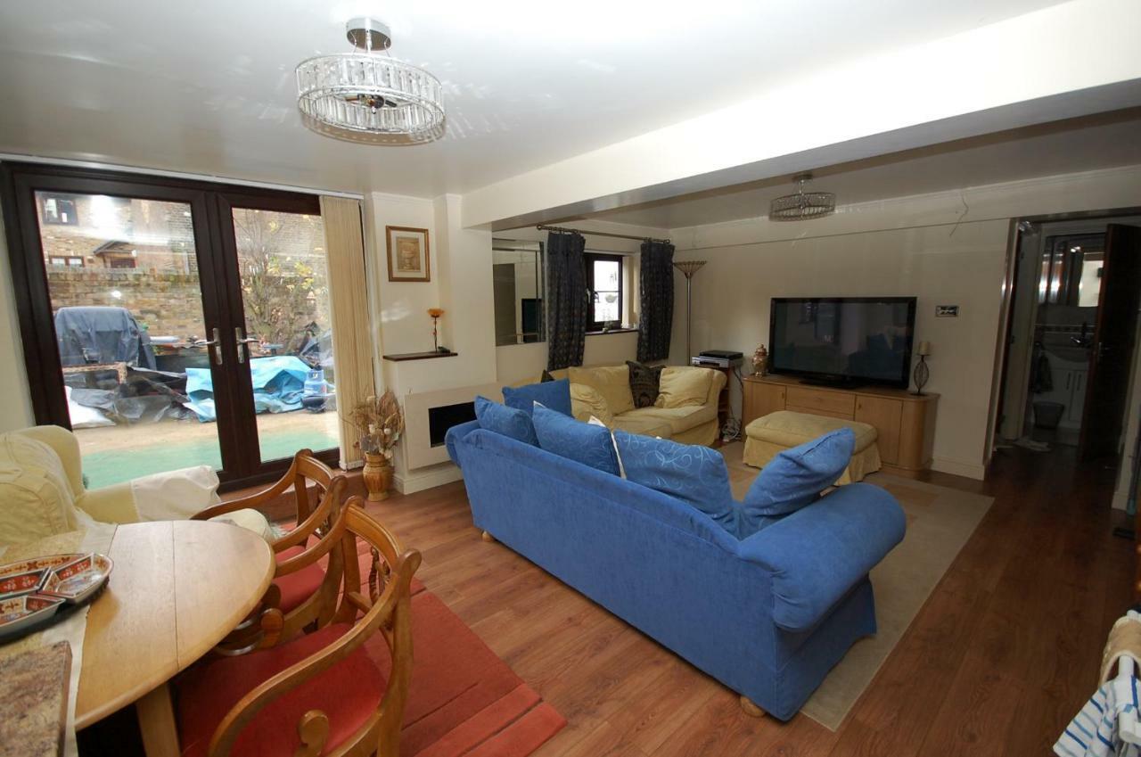 2 Bedrooms Bell